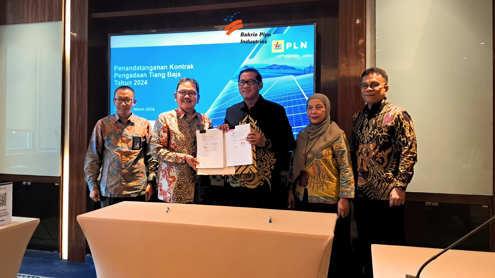PT Bakrie Pipe Industries and PT PLN (Persero) signed a contract for the procurement of steel poles for 2024