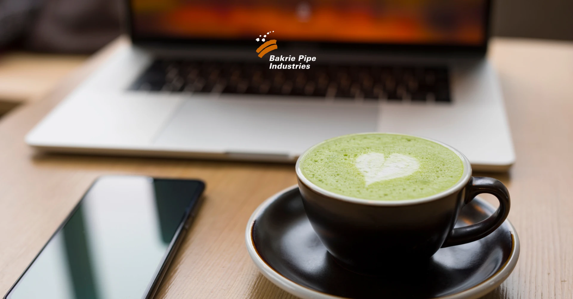 Bukan Cuma Kopi: 5 Minuman Berkafein Ini Bisa Tingkatkan Fokus & Energi Saat Kerja