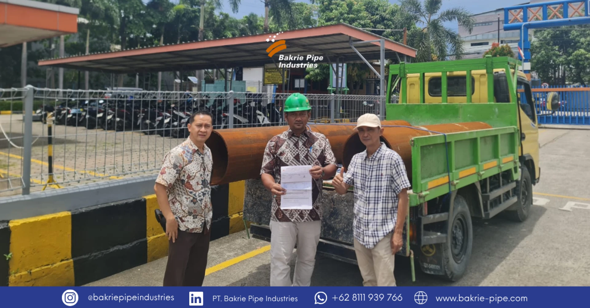 PT Bakrie Pipe Industries Donates Carts, Trash Bins, and Pipes to Residents of RW 02, Pejuang Subdistrict, Bekasi